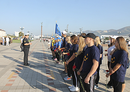 Новороссийское отделение ДОСААФ организовало шлюпочный поход, посвященный 180-летия города-героя
