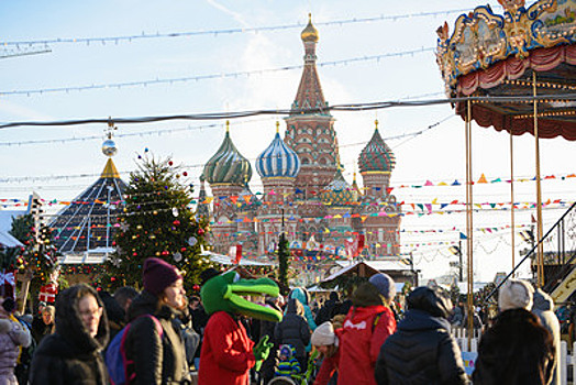 Москвичи могут пожертвовать тушенку, носки и фонарики для бездомных на Новый год
