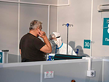 Российский врач назвала способ избежать облысения после COVID-19