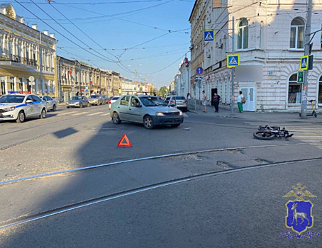 В Самаре женщина на "Рено" врезалась в электровелосипед