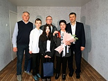 Мэр Дзержинска вручил ключи от новых квартир переселенцам из аварийного жилья