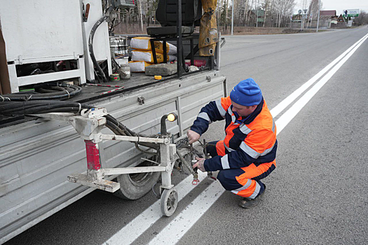Специалисты начали обновлять разметку на дорогах в Кемерове