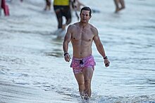 51-летний Марк Уолберг удивил фанатов фигурой на фото с пляжа