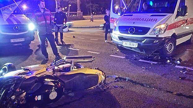 Очевидец vs ГАИ: в Минске в полночь мотоциклист столкнулся со скорой