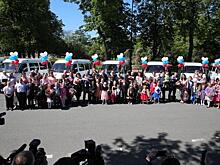 В Петербурге многодетным семьям подарили микроавтобусы