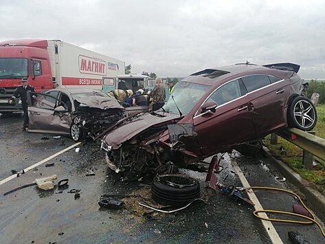 Смертельная авария под Красноармейском. Mercedes врезался в КаМАЗ и столкнулся с «Хундай»
