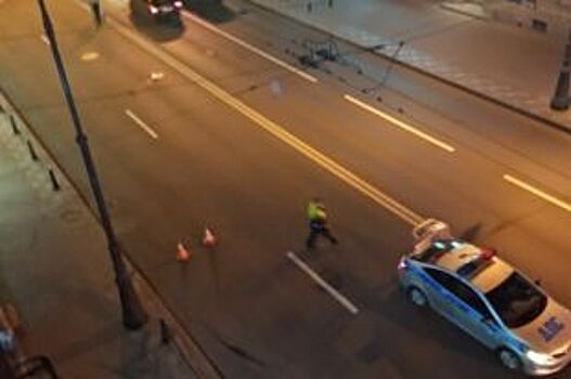 На Каменноостровском проспекте под колеса авто попала женщина