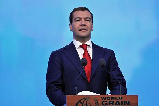 Медведев назвал свиной тушей нового спикера палаты представителей США
