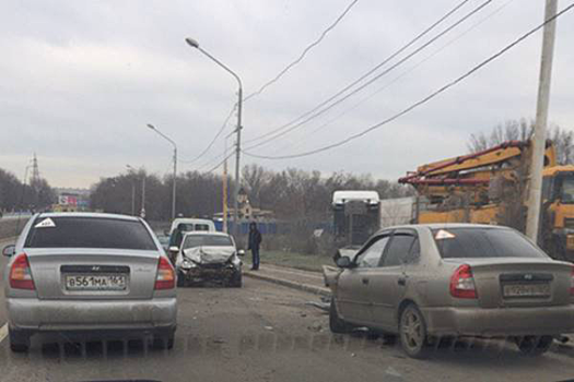 Мужчина и женщина пострадали в ДТП на Северном