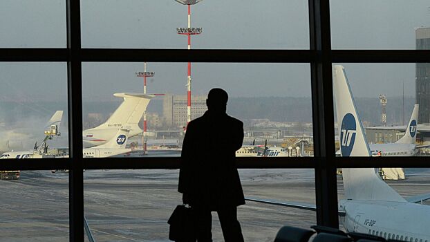 Пассажиры самолета застряли в аэропорту на 14 часов и устроили забастовку