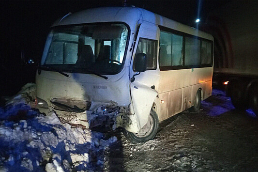 В массовом ДТП с автобусом в Башкирии пострадали четыре человека