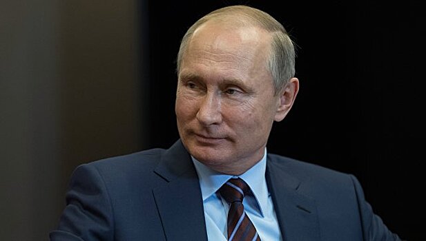 Путин поздравил работников налоговых органов
