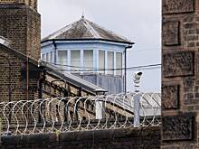 Тюремщица на рабочем месте занялась сексом с заключенным. Она тайно вела OnlyFans и пыталась сбежать от суда