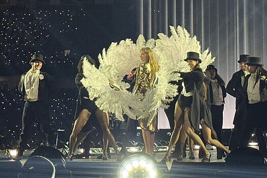 Свадьба Тейлор Свифт превратилась из уединённой церемонии в масштабный праздник на частном острове