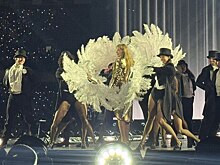 Свадьба Тейлор Свифт превратилась из уединённой церемонии в масштабный праздник на частном острове