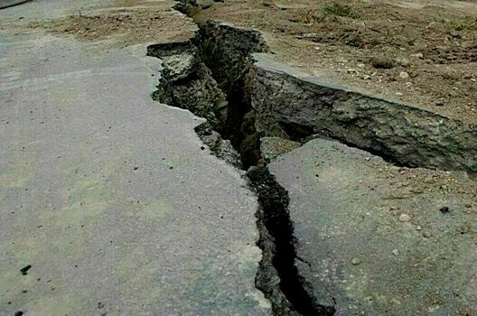 В Турции в результате нового землетрясения погиб один человек