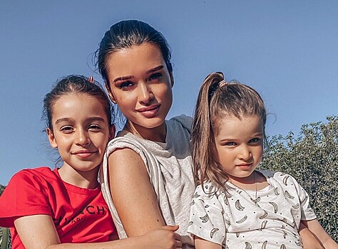 Ксения Бородина опубликовала видео «утренних танцулек» с дочерьми