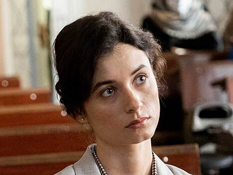 «Была в плену 10 лет»: у звезды сериала «Год культуры» на губе остался шрам от поцелуев