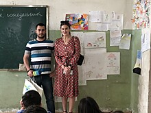 Отдых с пользой: журналисты «МИРа» подарили школьникам в Тбилиси книги на лето