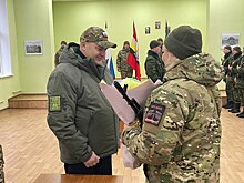 Алексей Смирнов поздравил добровольцев отряда «БАРС-Курск» с принятием присяги