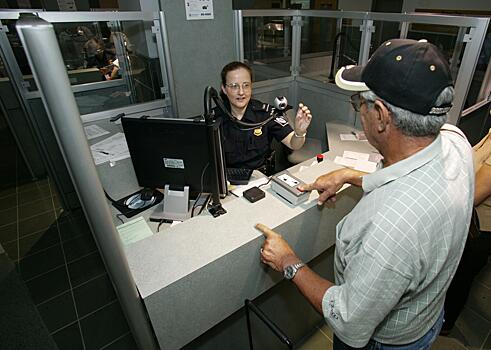 В аэропорту Вашингтона система распознавания лиц поймала мужчину — он пытался въехать в США с чужим паспортом