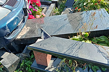 Пьяные россияне устроили гонки на кладбище и сбили надгробия