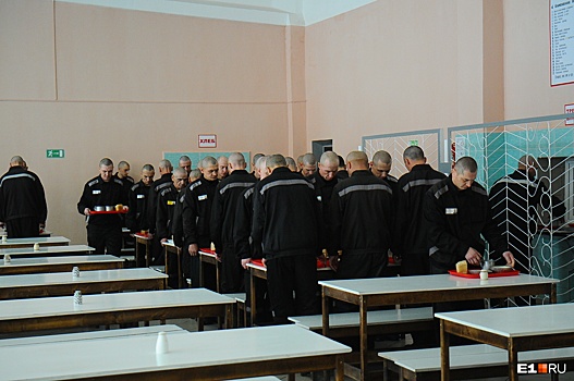 «Били и угрожали изнасилованием»: колонию на Урале проверяют после заявлений заключенных о пытках