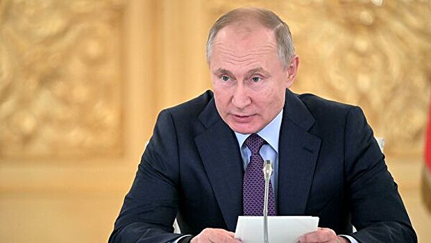 Путин поддержал идею указать в Конституции на особое отношение к детям