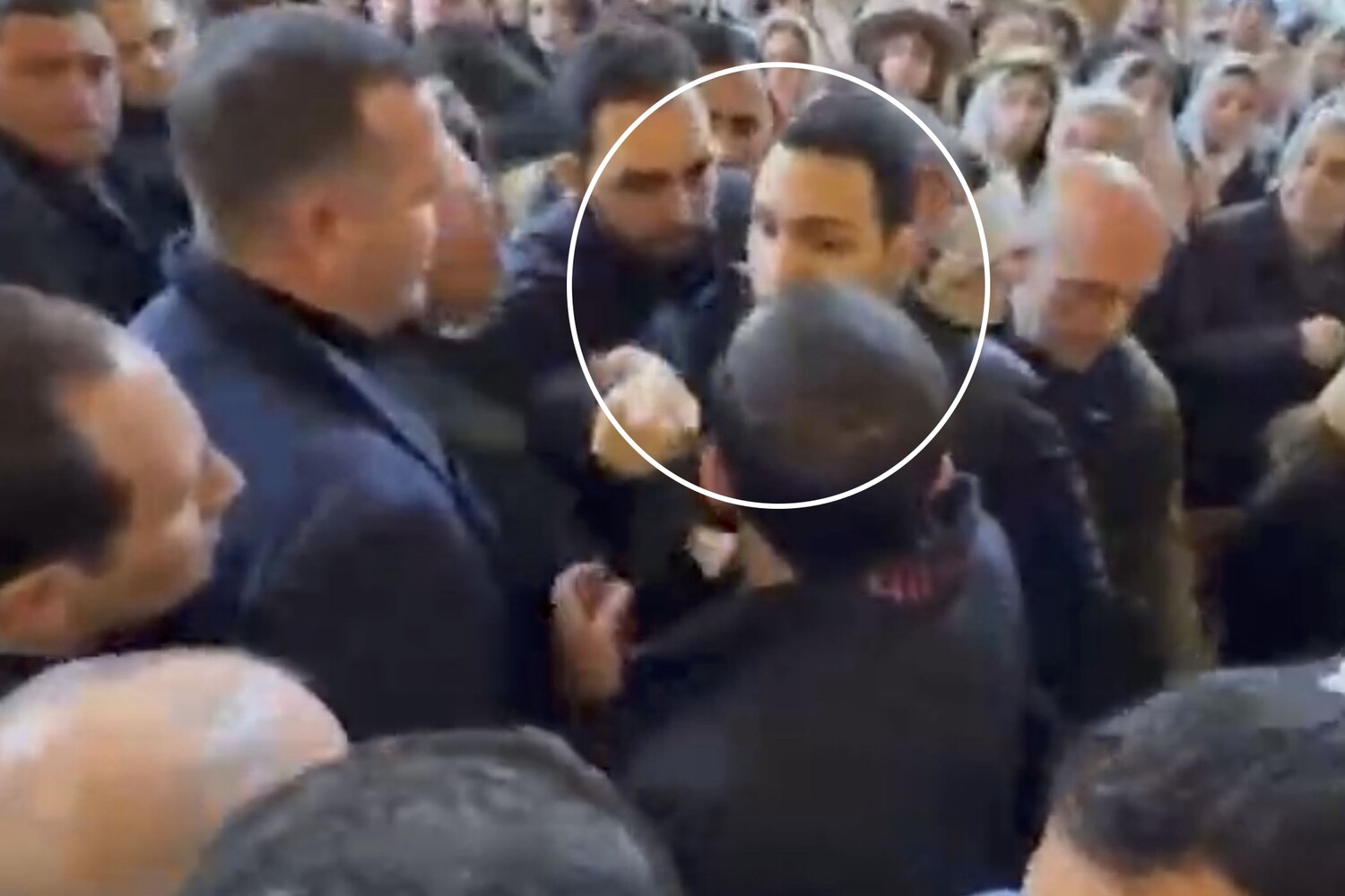 Следственный комитет Армении: задержанным за попытку избить Пашиняна в церкви предъявлены обвинения