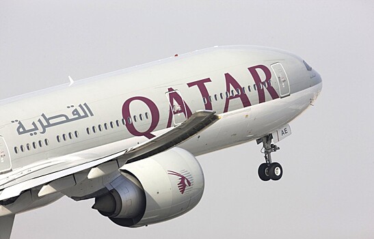 Авиакомпания Qatar Airways столкнулась с обвинением в краже телефона в бизнес-классе