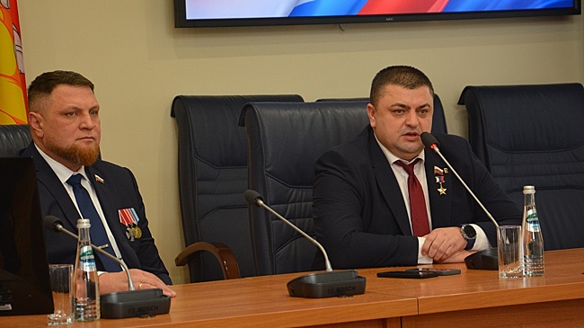 Спикер Воронежской гордумы провел для юнармейцев "Урок мужества"