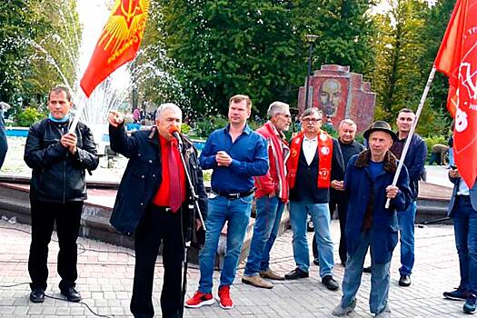 В Казани прошел митинг КПРФ, ЗНС и «Левого фронта», они представили своих немногочисленных представителей