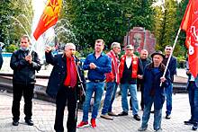 В Казани прошел митинг КПРФ, ЗНС и «Левого фронта», они представили своих немногочисленных представителей