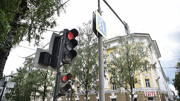 Светофор на перекрестке Мальцева - Октябрьская в Вологде заработал новом режиме