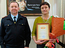 На Ставрополье наградили ночную продавщицу, отбившуюся шваброй от вооруженных грабителей