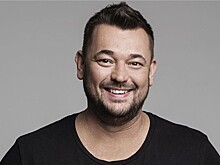 Лидер группы "Руки вверх!" Сергей Жуков запел для детей