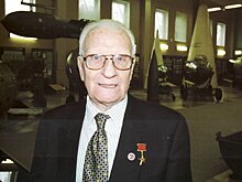 На фасаде секретного НИИ в Москве зажглись четыре имени-звезды