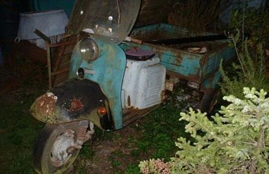 Англичанин превратил старый советский мотороллер в кемпер для путешествий