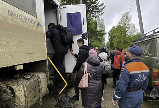 14 человек пострадали при столкновении автобуса с двумя фурами в Воронежской области