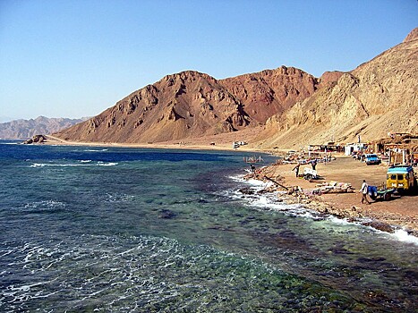 В Египте на курорте Дахаб закрыли пляжи из-за акулы