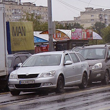 Импорт автомобилей на Украину упал на треть, а цены на авто выросли на тысячу долларов