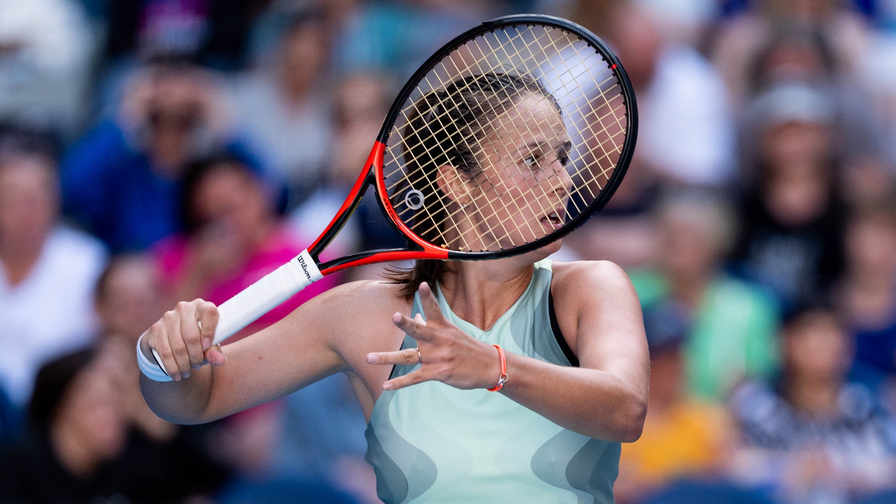 Дарья Касаткина вышла в третий круг турнира в Мадриде, одолев Кристину Букшу