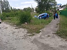 Легковушка с двумя детьми опрокинулась на Бору