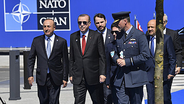 Зачем НАТО сделало из Турции мишень