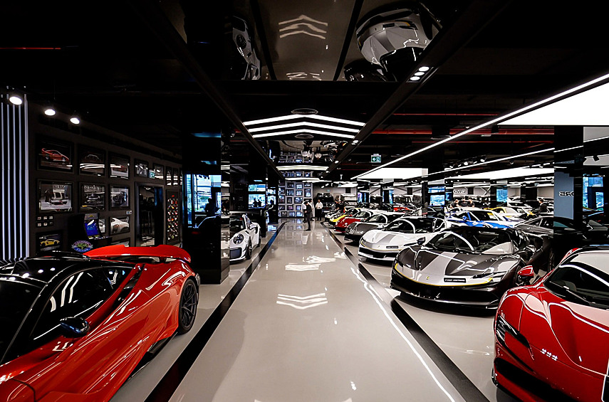 Дубайский дилер собрал в своём автосалоне суперкары на сто миллионов долларов