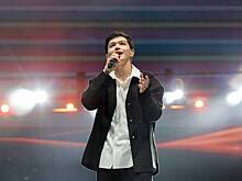 Певец поддержал бойцов СВО после скандала с желто-синим пакетом на концерте