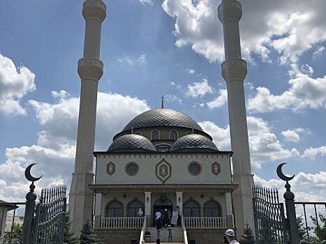 Под Симферополем открыли одну из самых красивых мечетей полуострова