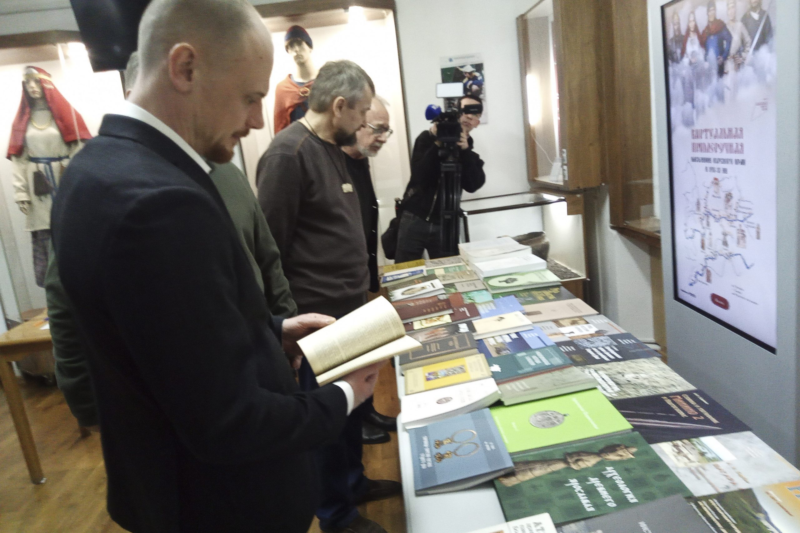 Курские археологи в дар от РАН получили ценные книги