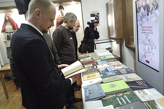 Курские археологи в дар от РАН получили ценные книги