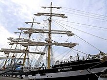 Российские боевые корабли попали в пятибалльный шторм